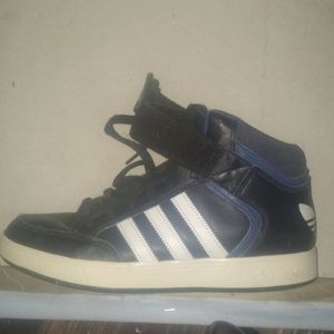 Adidas shoes size 8 retro style